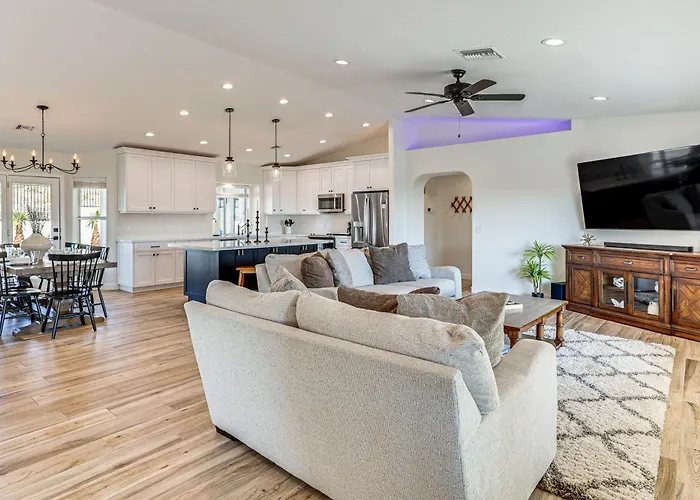 Fully Furnished Poolside Oasis 5 Mi To Havasu