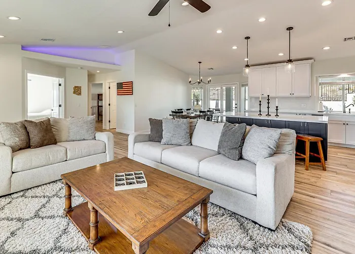 Fully Furnished Poolside Oasis 5 Mi To Havasu *