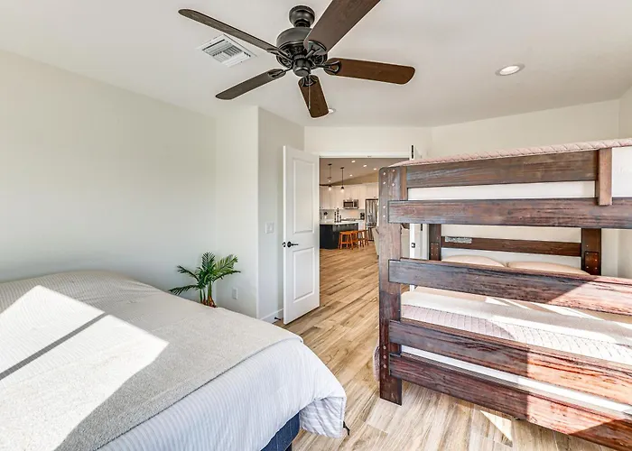 Fully Furnished Poolside Oasis 5 Mi To Havasu Holiday home