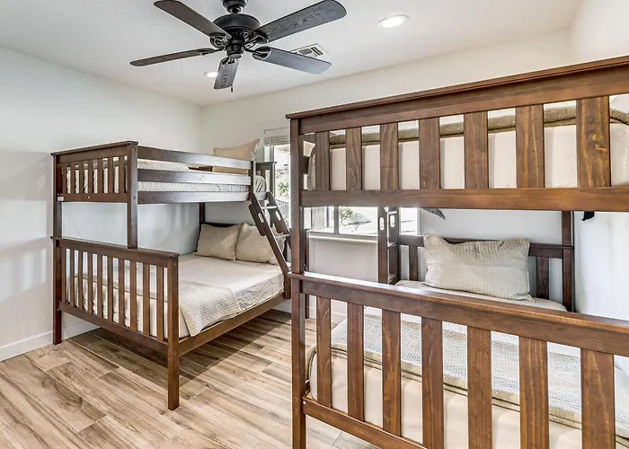 Holiday home Fully Furnished Poolside Oasis 5 Mi To Havasu